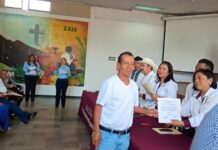 Autoridades entregan constancias a representantes comunitarios en Ixtaczoquitlán
