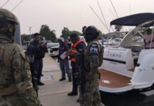 Rescate del yate “Squalo” tras incendiarse en Veracruz
