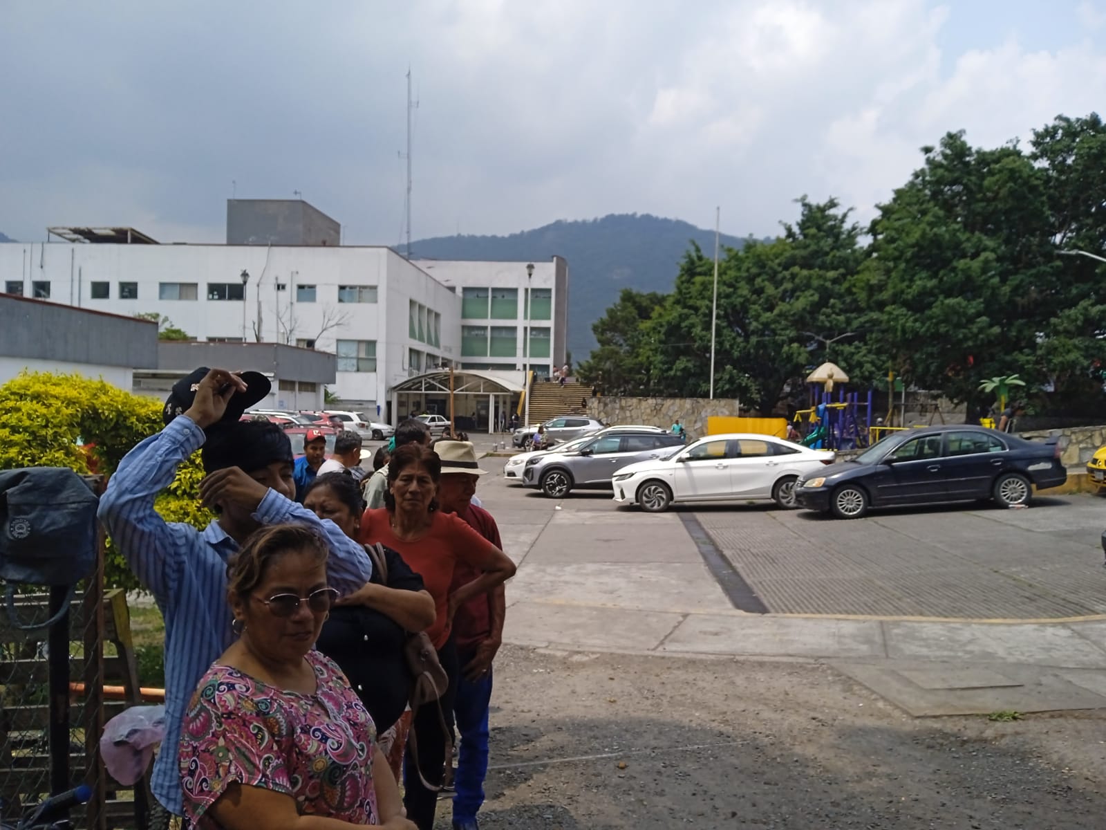 Retiran de urgencias del Hospital de Rio Blanco a ciudadanos que regalaban comida