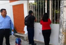 SEV separa a directora de primaria; padres levantan protesta en Huiloapan
