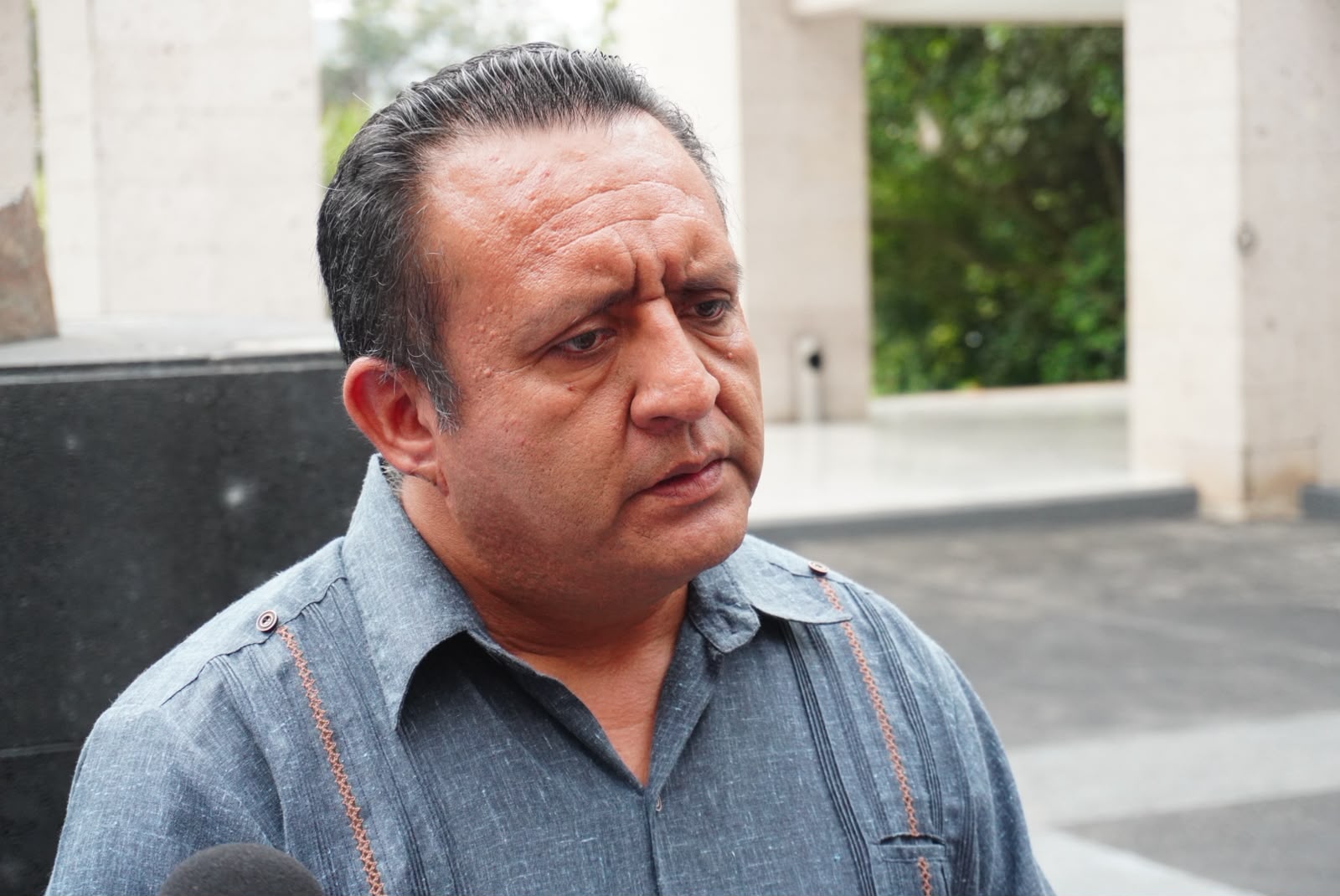 «La foto es IA»: alcalde de Ixhuatlán del Sureste responde por caso Roxana Guzmán