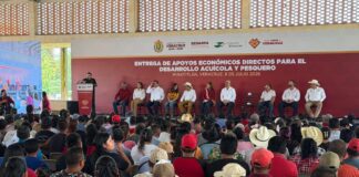 Continúa SEDARPA entregando apoyo a pescadores en la zona sur del estado