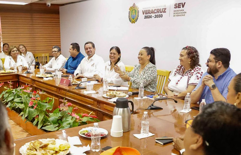 Titular de SEV se reúne con la dirigencia de la Sección 32 del SNTE