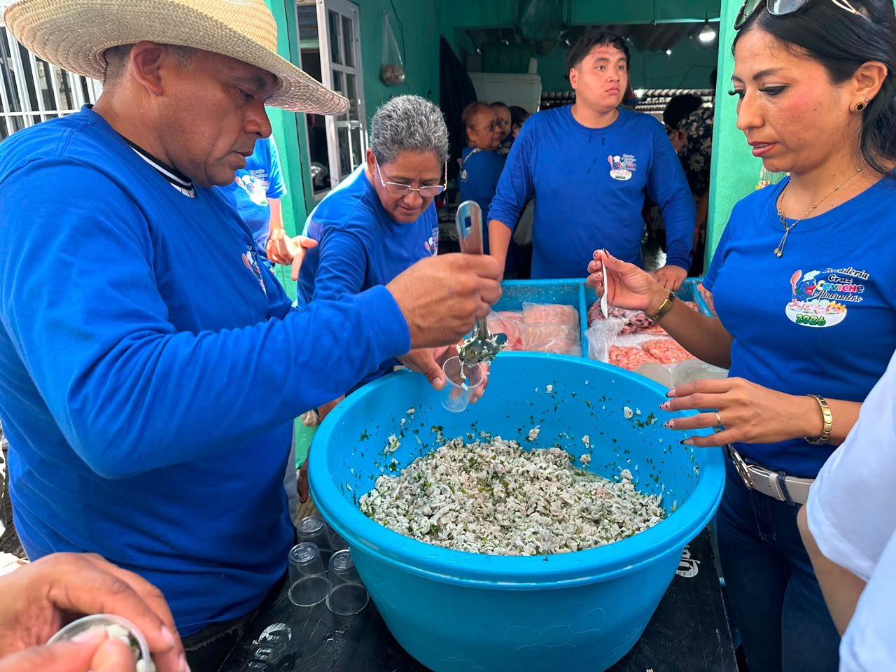 Alvarado apuesta por el turismo de «foodies» y realiza media tonelada de ceviche en el Callejón de los Mariscos